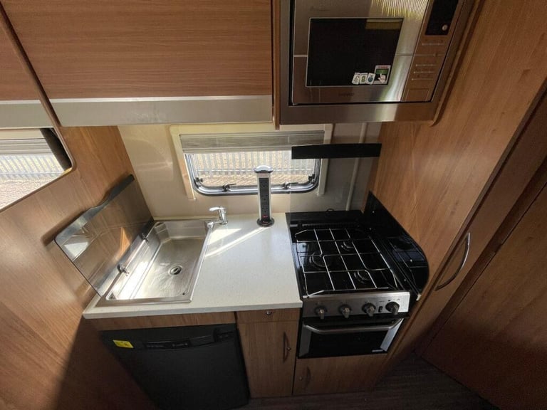 Auto trail Tribute 715 4 berth 4 belt 3500kg motorhome 