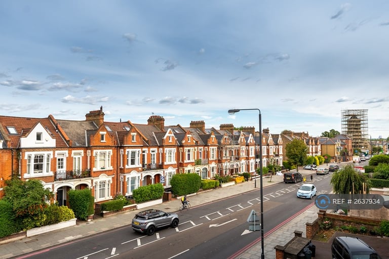 3 bedroom house in Trinity Road, London, SW17 (3 bed) (#2637934)