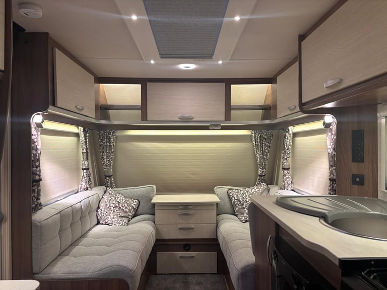 2019 VENUS 570-4, LIGHT WEIGHT FIXED BED, ONE OWNER, MOVER, ............NOW SOLD