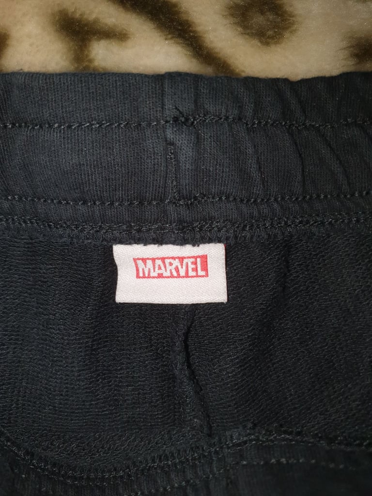 MARVEL Tesco Boys Black Sweat Shorts 5-6 years