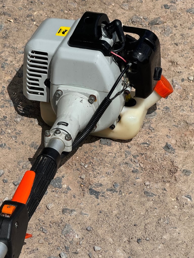Gardencare petrol strimmer good working order 