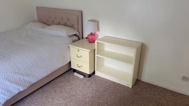 Spacious and Cosy Double Room for Rent in - RH11 6AL