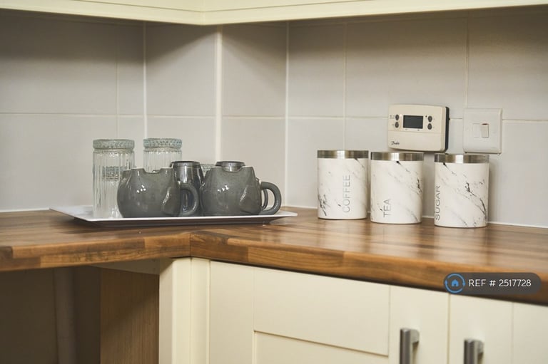 1 bedroom in Beechwood Road, Camphill Nuneaton, CV10 (#2517728)