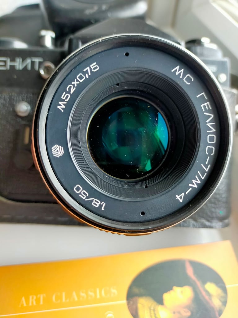 Excellent Zenit ET + Helios 77M-4 SLR camera.