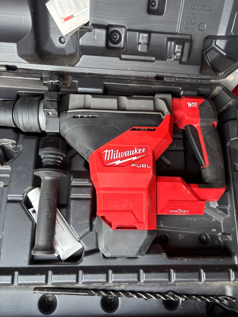 Milwaukee M18FHM-121C 'FUEL' 8kg SDS-MAX Drilling & Breaking Hammer