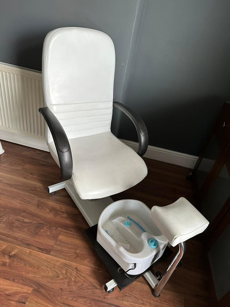 Pedicure chair and whirlpool bath/bowl
