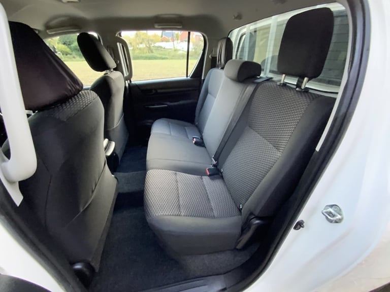 2019 Toyota Hilux 2.4 D-4D Active Pickup Double Cab 4dr Diesel Manual 4WD Euro 6 (3.5t) (150  PIC...