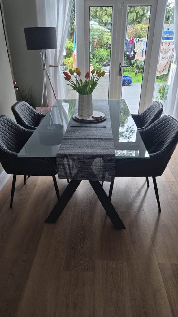 Dining table (no chairs)