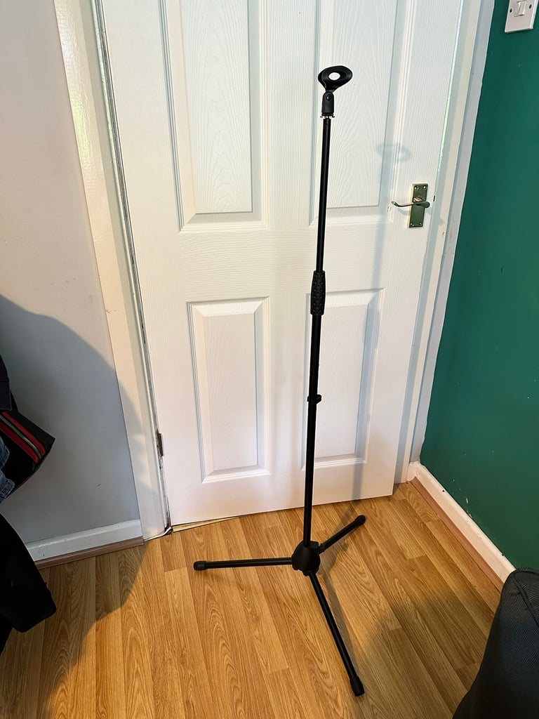 Tiger Microphone stand with tripod base