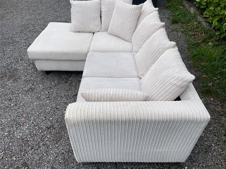 FREE DELIVERY 🥰🚚🥰 BEIGE FABRIC CORNER SOFA GOOD CONDITION 