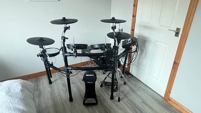 Roland TD-27KV Electronic Drum Kit – Excellent Condition, Includes Amp & Throne