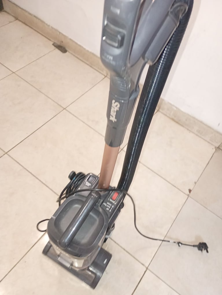 Shark vacuum fully working 