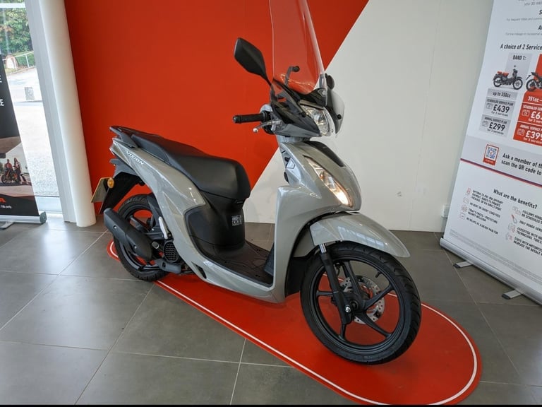 2023 HONDA VISION 110 GREY PEARL TALL SCREEN FITTED SUPER CLEAN SCOOTER