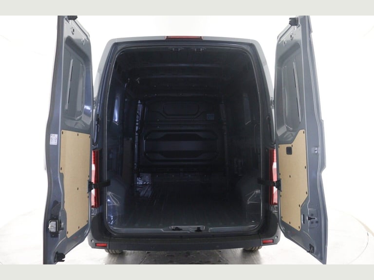 2025 Renault Master MM35 Blue dCi 130 Advance Medium Roof Van PANEL VAN DIESEL Manual