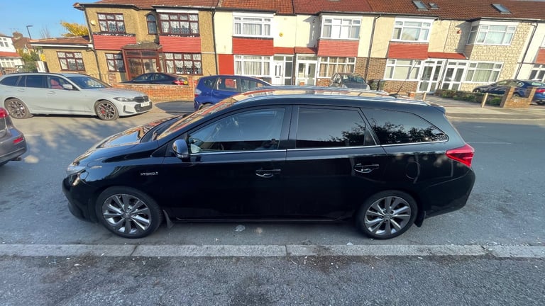 Toyota Auris Hybrid 1.8 EXCEL VVT-I CVT Automatic FIRST OWNER NEW BATTERY