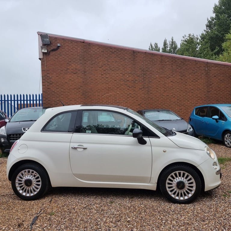FIAT 500 LOUNGE 1.2 PETROL MODEL YEAR 2010 £35 ROAD TAX PER YEAR& ULEZ FREE LONG MOT GREAT CAR!!!