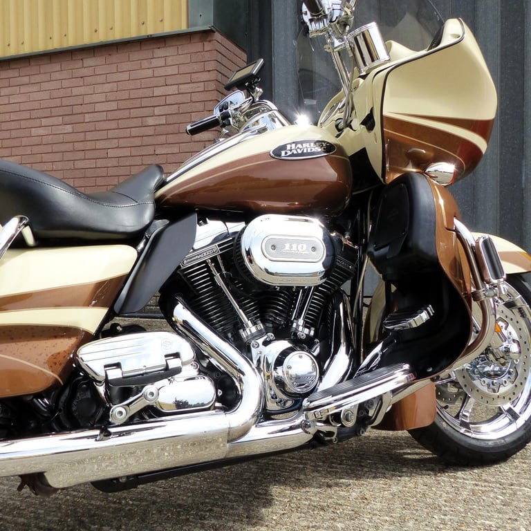 Harley Davidson FLTRUSE CVO Road Glide Ultra 1801cc – Rare collectors machine.
