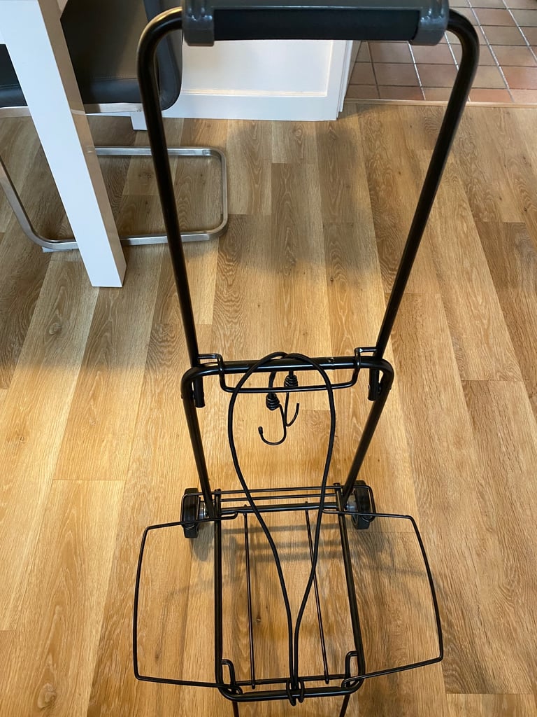 Foldable travel trolley