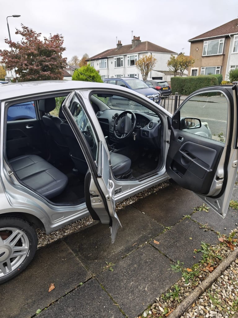 Ford, FIESTA Ghia, Hatchback, 2008, Manual, 1388 (cc), 5 doors