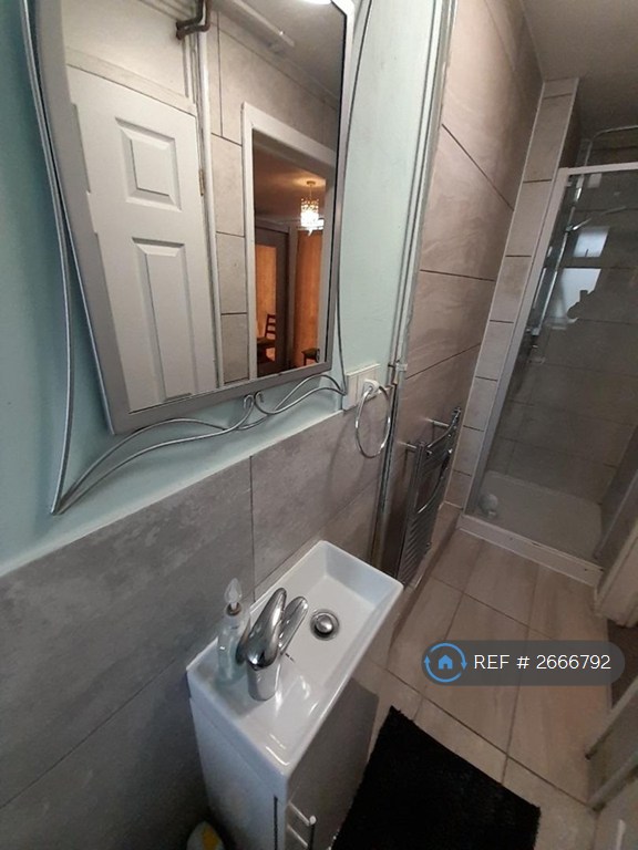 1 bedroom in Clematis Close, Romford, RM3 (#2666792)