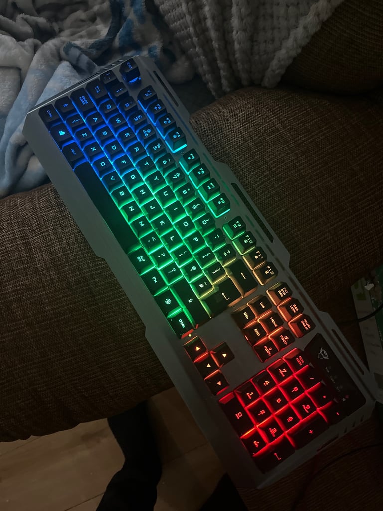 image for Fully working wired keyboard read discription