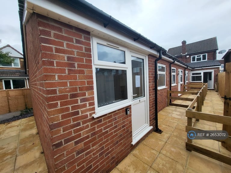Studio flat in St. James Lane, Coventry, CV3 (#2653072)