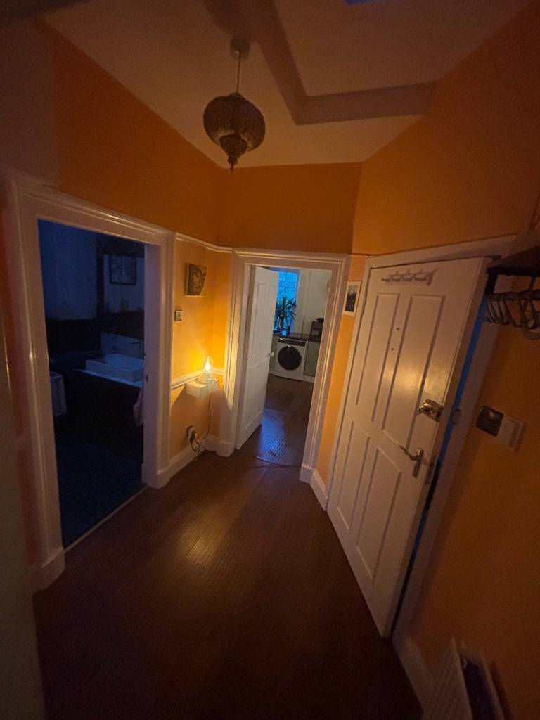 Fully furnished 2 bedroom flat Hillhead