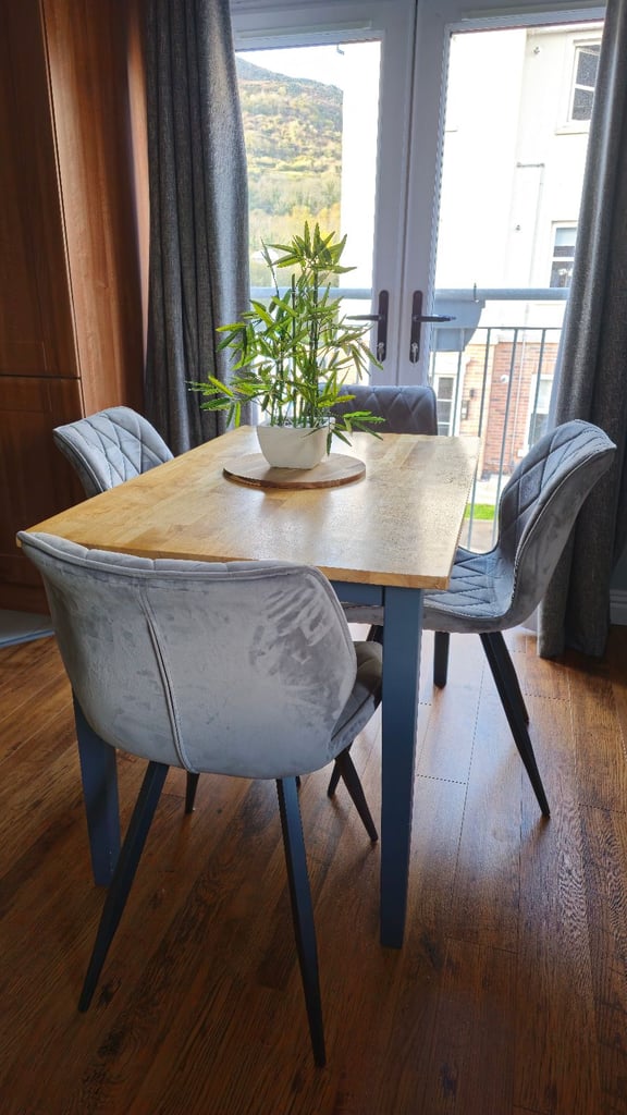 Dining Table & Chairs