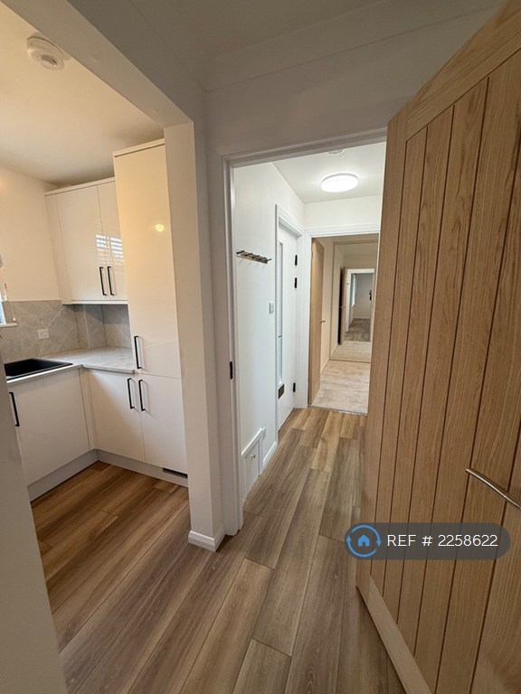 1 bedroom flat in Headland Court, Aberdeen, AB10 (1 bed) (#2258622)