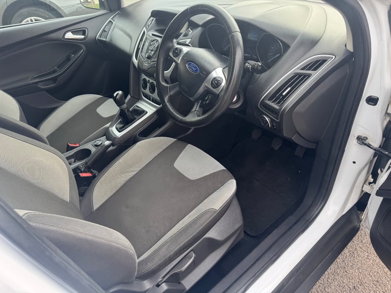 2012 (62) Ford, FOCUS, Zetec Hatchback, Manual, 998 (cc), Petrol 5 doors Low Mileage 