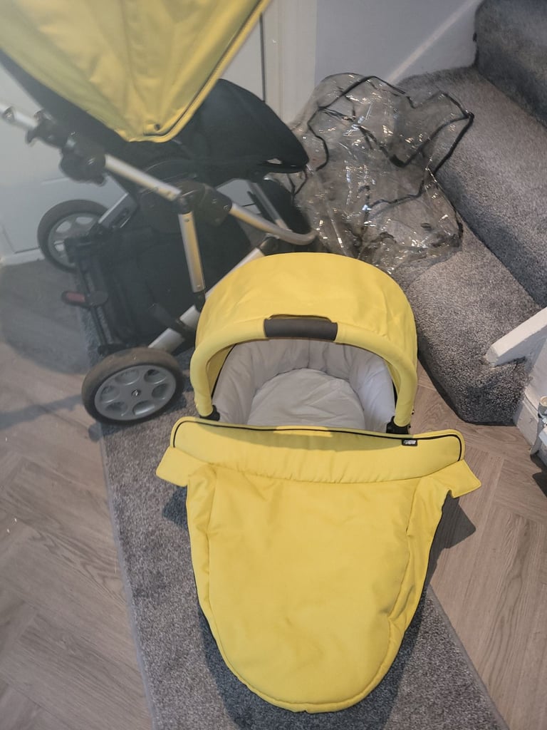Mamas & Papas pram & bassinet 