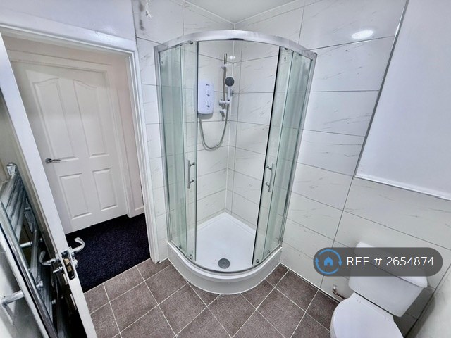 1 bedroom flat in Dudley Road, Brierley Hill, DY5 (1 bed) (#2654874)