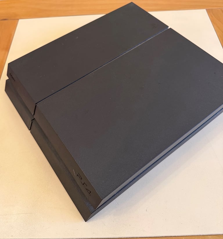 PlayStation 4 - 1TB (collect)