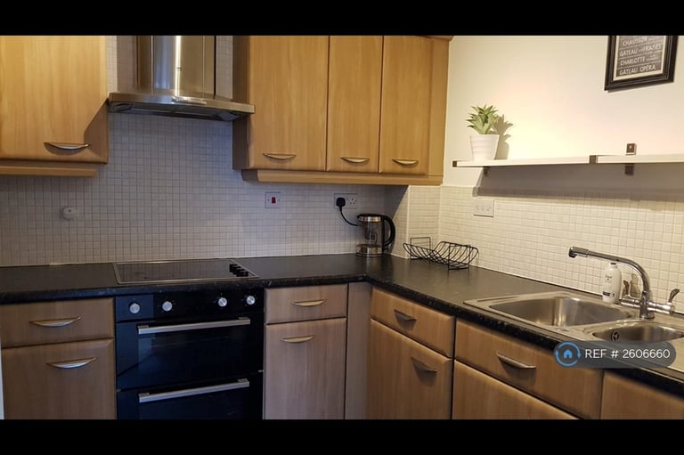 2 bedroom flat in Waggon Road, Leeds, LS10 (2 bed) (#2606660)