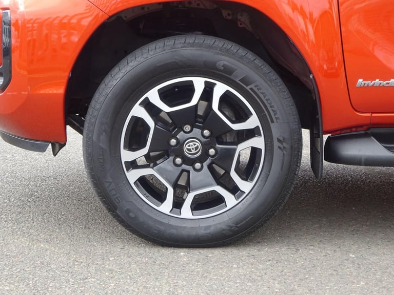 2021 Toyota Hilux 2.8 D-4D Invincible Auto 4WD Euro 6 (s/s) 4dr PICK UP Diesel Automatic