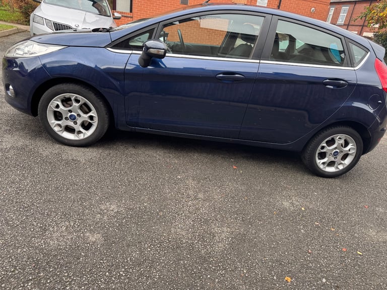 Automatic Ford, FIESTA, Hatchback, 2012, 1388 (cc), 5 doors