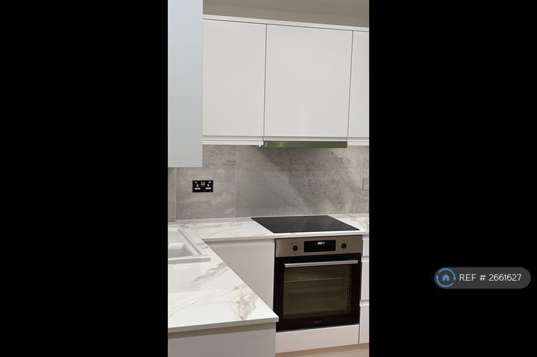 5 bedroom flat in North Street, London, SW4 (5 bed) (#2661627)