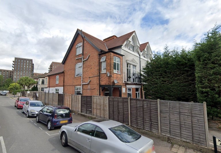 image for Spacious studio flat to rent in Harrow - Kenton Road