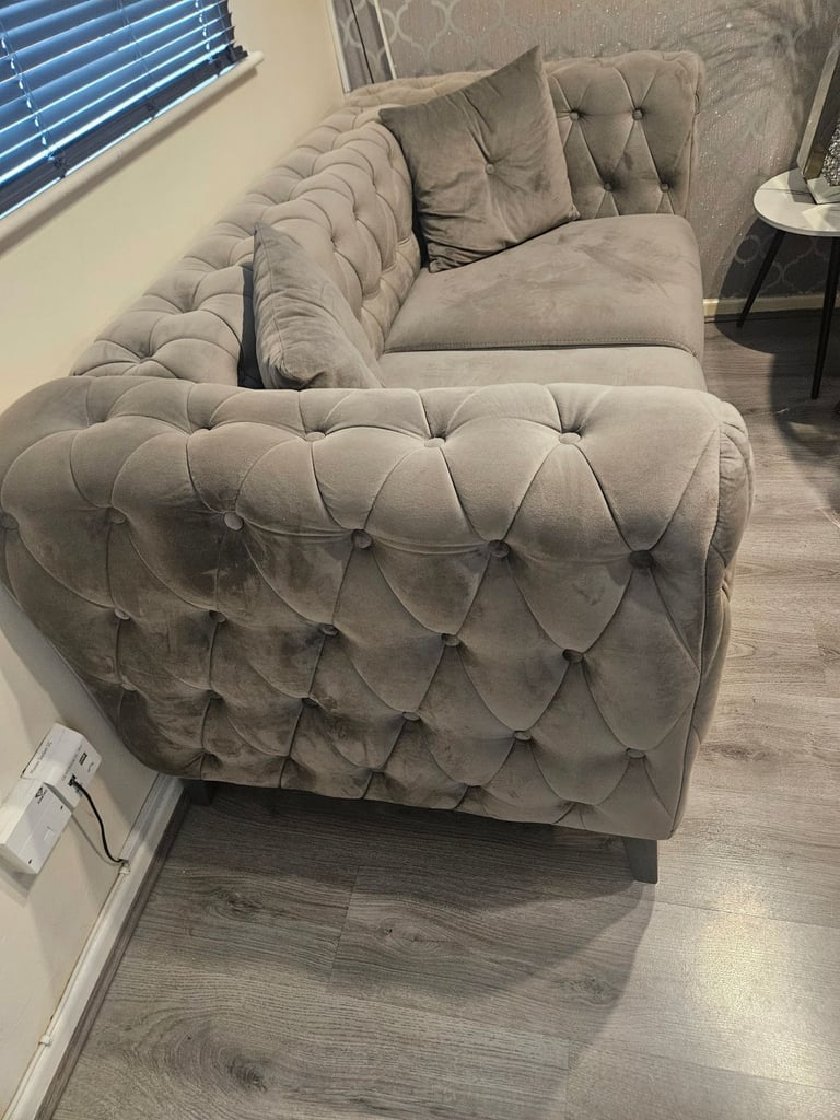 Chesterfield 2x3 seater sofa set 