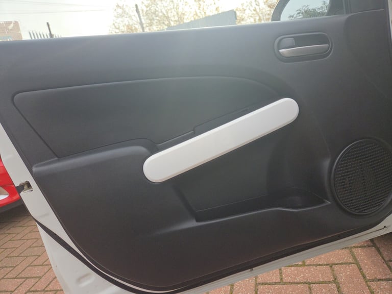 2014 Mazda Mazda2 1.3 Colour Edition 5dr HATCHBACK PETROL Manual