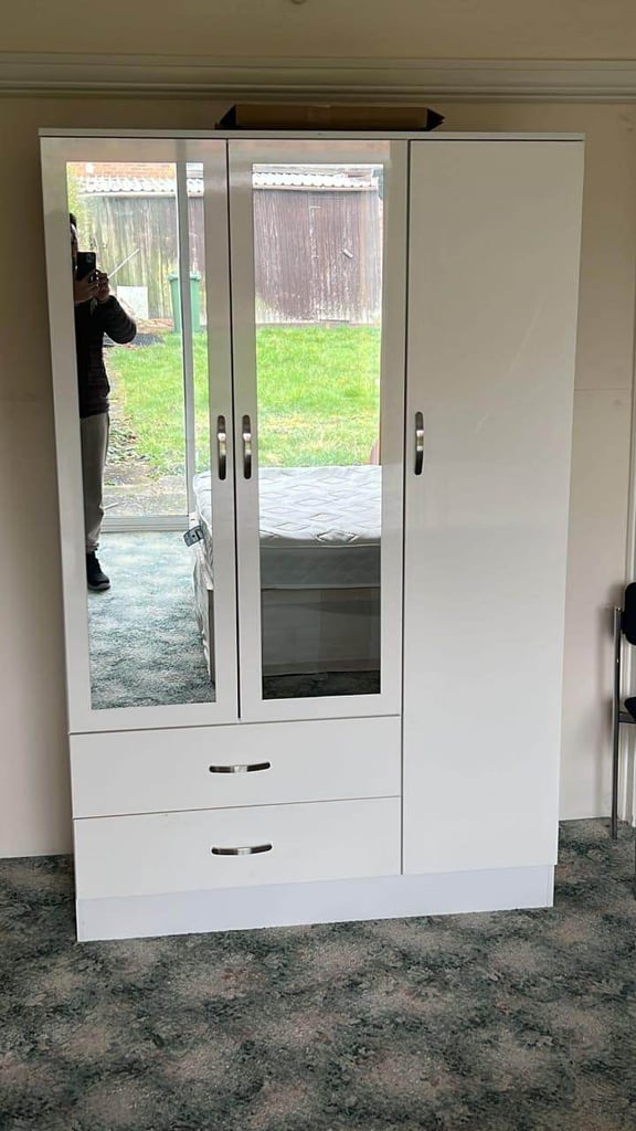 3 DOOR FULLY ASSEMBLED WARDROBE