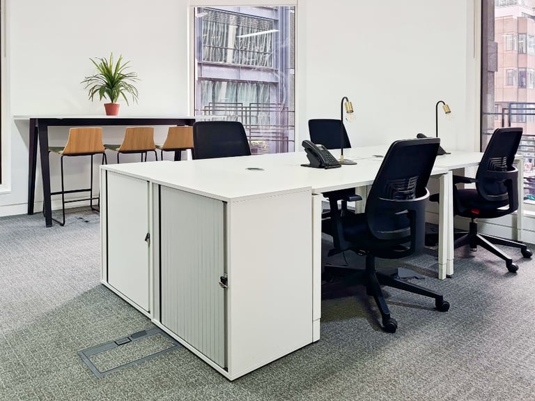 London - EC3A 8AA, Open plan office space for 15 people at Liverpool Street St Mary's Axe
