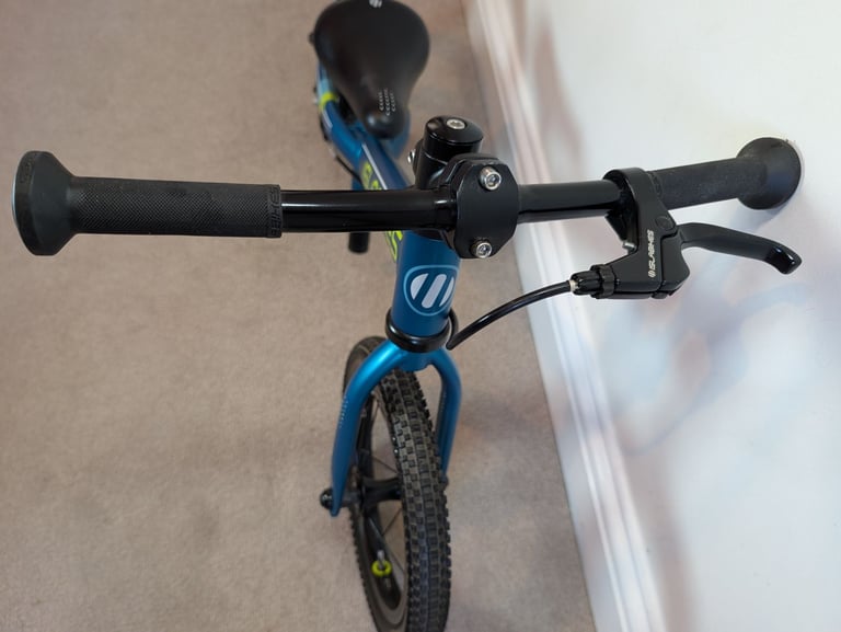 BALANCE BIKE ISLABIKES ROTHAN 12 (2+) IN IMMACULATE CONDITION. COLLECTION NW LONDON OR BUCKS 