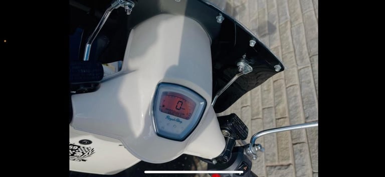 Royal Alloy GP 200 LC scooter