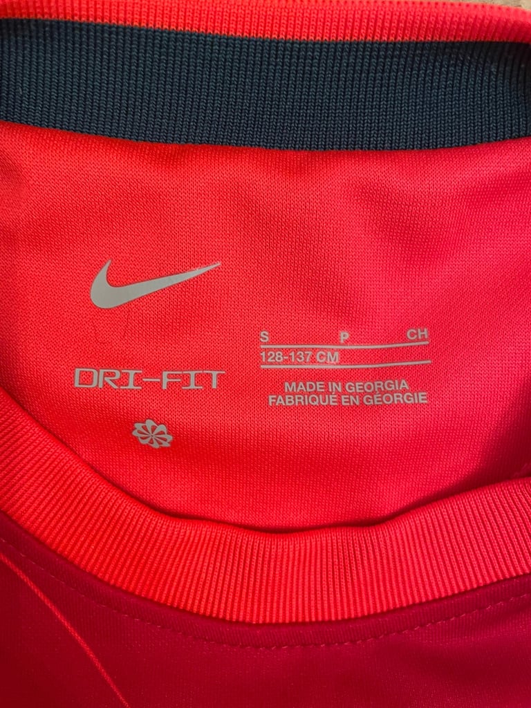 Liverpool football shirt 128-137cm age 8