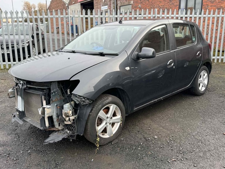 Dacia Sandero Laureate 2017 Breaking