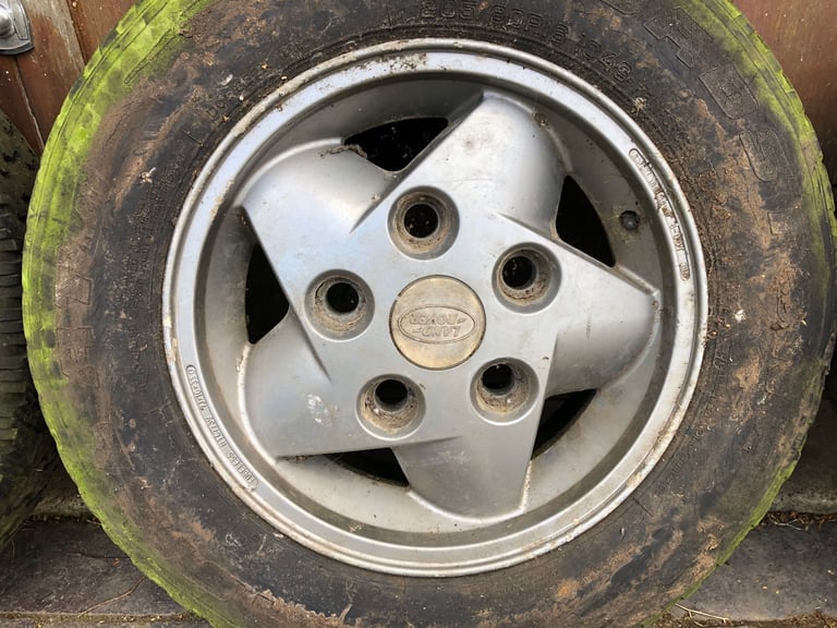 Land Rover Alloy Wheels with Tyres Cyclone Discovery 1