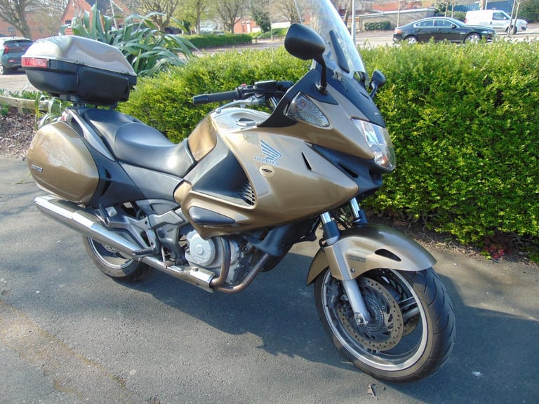 Honda NT700 VA DEAUVILLE, 2006 MODEL SHAFT DRIVE TOURER WITH PANNIERS AND BOX