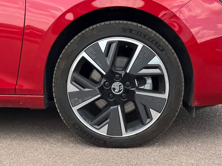  Vauxhall Astra Electric 54kwh Design Hatchback 5dr Electric Auto 156 Ps