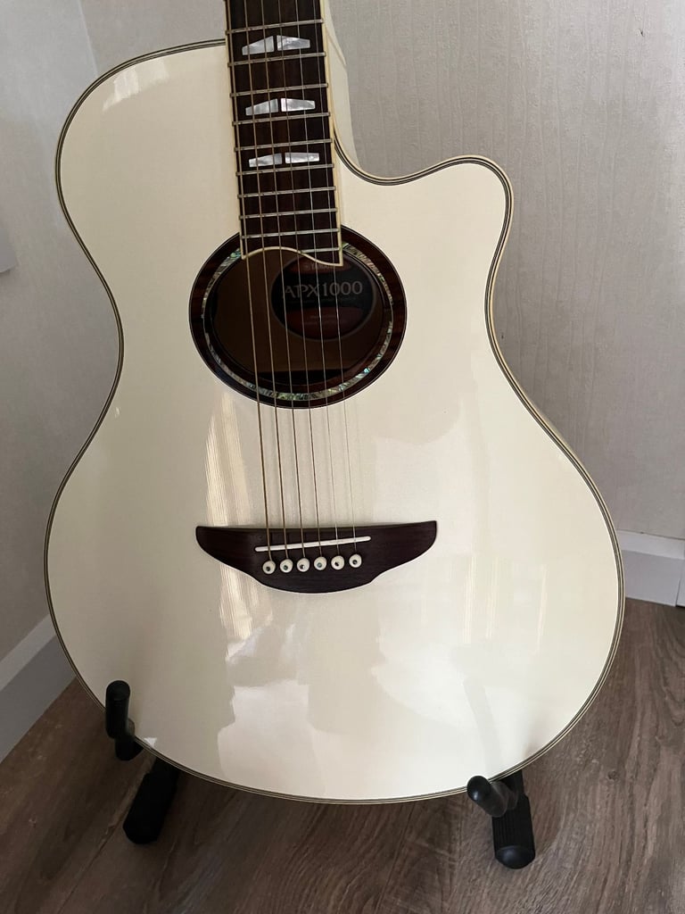 Yamaha APX100 acoustic guitar
